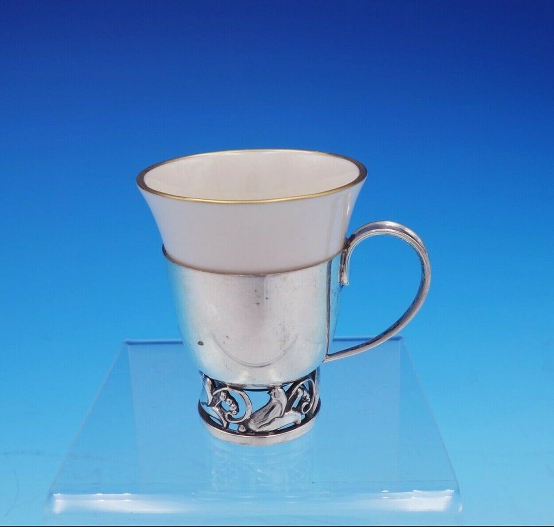 International Sterling Silver La Paglia Demitasse Cup with Lenox Liner: International Sterling Silver La Paglia Demitasse Cup with Lenox Liner This exquisite La Paglia demitasse cup by International Sterling is a stunning addition to any collection. Crafted from high-qual