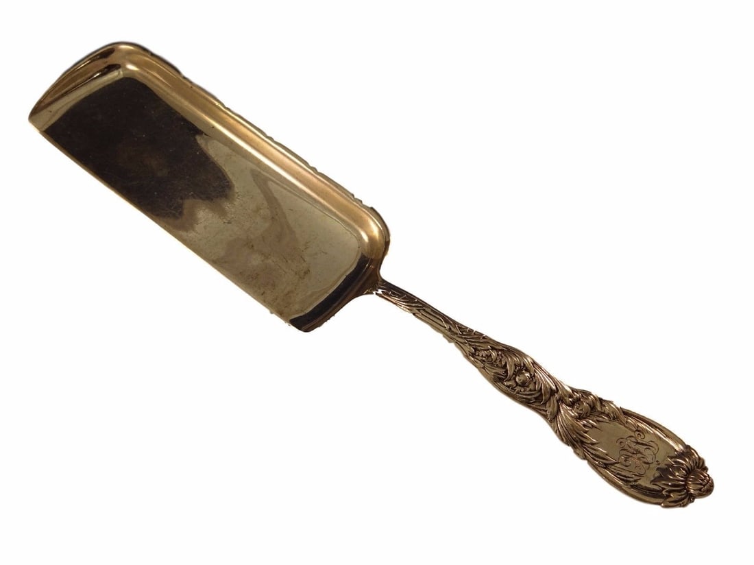 Tiffany & Co Chrysanthemum Sterling Silver Crumber 13 Inch Heirloom: Tiffany & Co Chrysanthemum Sterling Silver Crumber 13 Inch Heirloom Introducing the exquisite Chrysanthemum Crumber by Tiffany & Co., a stunning heirloom piece crafted from high-quality sterling silve