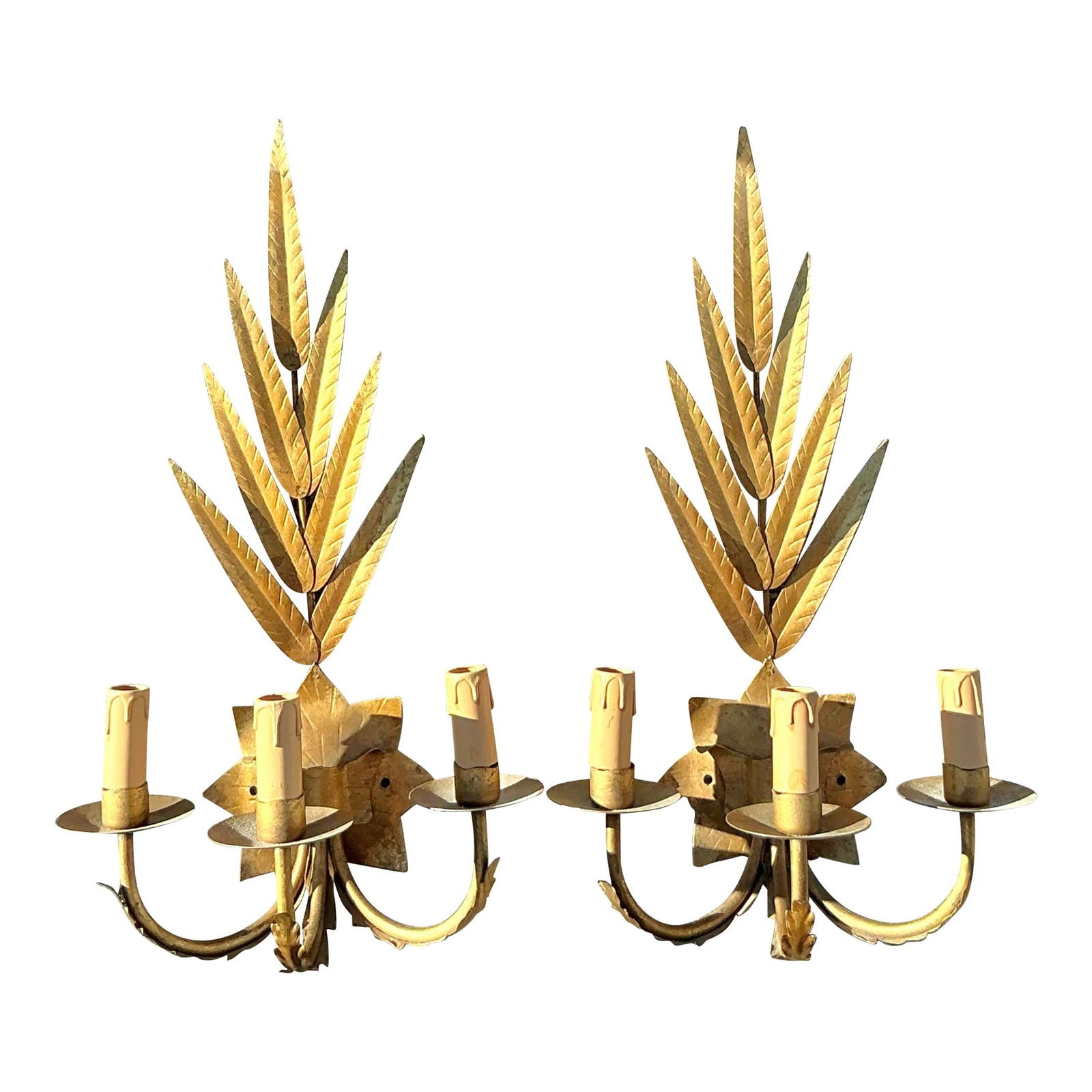 Vintage Regency Gilt Leaf Sconce Pair Elegant Metal Candle Arms: Vintage Regency Gilt Leaf Sconce Pair Elegant Metal Candle Arms Elevate your decor with this exquisite pair of vintage Regency-style gilt leaf sconces. Crafted from elegant gilded metal, these sconces
