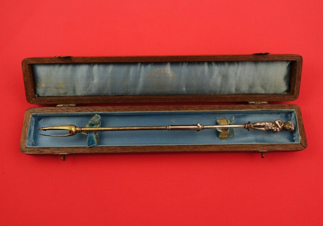 Starr and Marcus Cupid Sterling Silver Grape Spear 9 1/4" Mechanical: Starr and Marcus Cupid Sterling Silver Grape Spear 9 1/4" Mechanical This exquisite Cupid spear by Starr and Marcus is a stunning example of Victorian craftsmanship. Made from sterling silver and feat