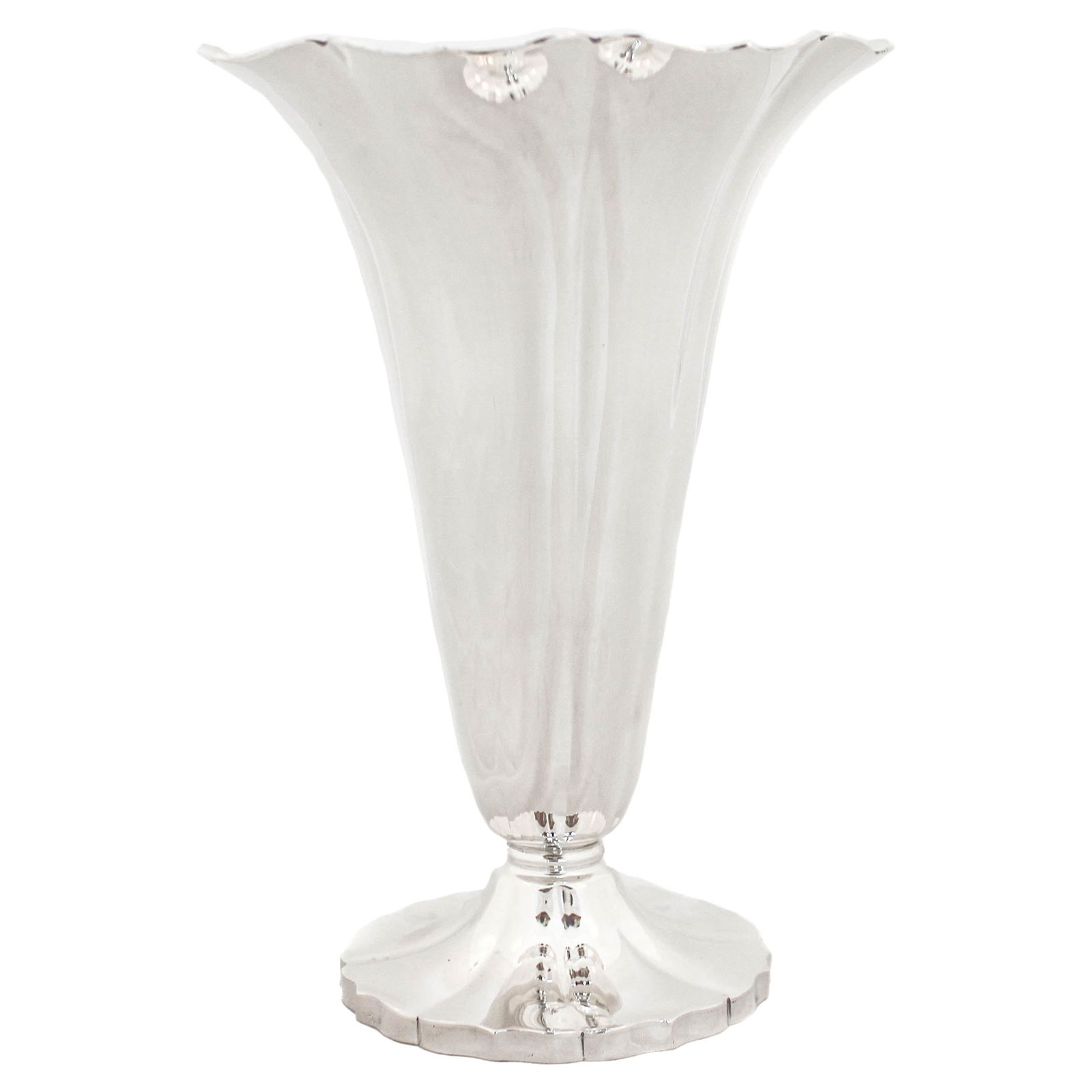 Hayes & McFarland Sterling Silver Vase 9in Scalloped Design 1920s: Hayes & McFarland Sterling Silver Vase 9in Scalloped Design 1920s This elegant sterling silver vase, dating back to the 1920s, features a unique design with a scalloped rim that gracefully mimics a bu