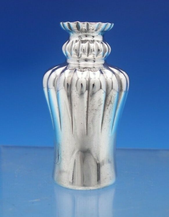 Shiebler Sterling Silver Bud Vase Monogrammed Retailed by Black Starr & Frost: Shiebler Sterling Silver Bud Vase Monogrammed Retailed by Black Starr & Frost This elegant Shiebler bud vase, crafted from sterling silver, is a stunning piece that showcases the brand's renowned craf