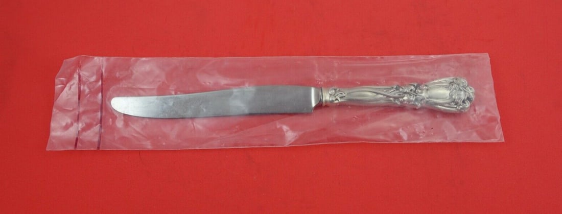 Durgin-Gorham Iris Sterling Silver Dinner Knife 9 5/8 Inch: Durgin-Gorham Iris Sterling Silver Dinner Knife 9 5/8 Inch Introducing the Iris Dinner Knife by Durgin-Gorham, a stunning addition to your tableware. Crafted from luxurious sterling silver, this dinne