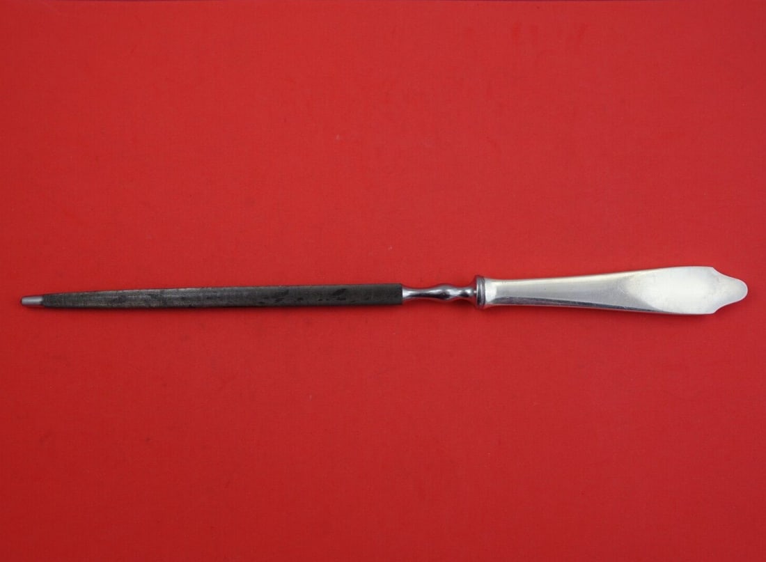 Tiffany & Co Clinton Sterling Silver Roast Carving Hone 13 3/4": Tiffany & Co Clinton Sterling Silver Roast Carving Hone 13 3/4" Presenting the Clinton Roast Carving Hone by Tiffany & Co., a stunning piece crafted from high-quality sterling silver (.925). This eleg