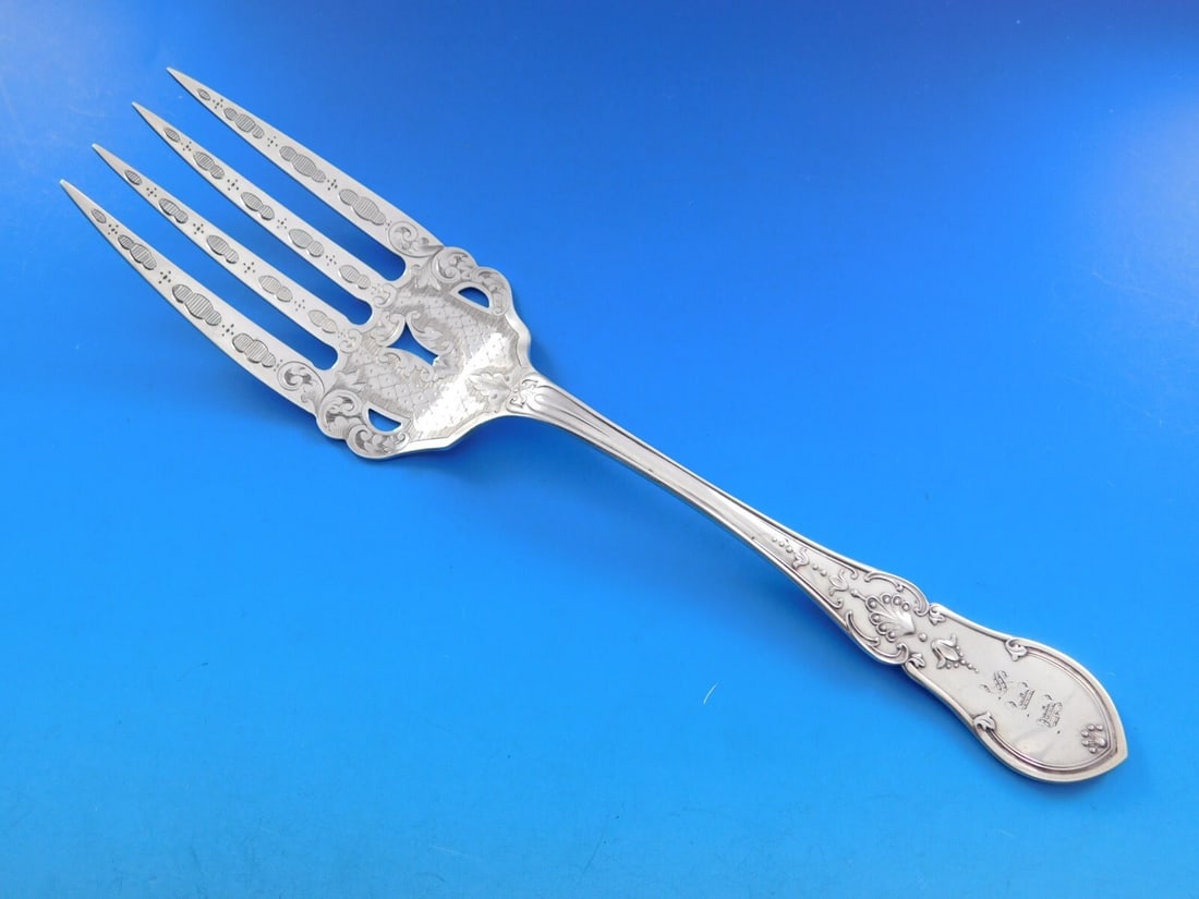 Rare Shiebler Sterling Silver Dew Drop Cold Meat Fork 8 5/8 Inch: Rare Shiebler Sterling Silver Dew Drop Cold Meat Fork 8 5/8 Inch This exquisite cold meat fork is a stunning example of the Dew Drop pattern by Shiebler, crafted from high-quality sterling silver. Mea