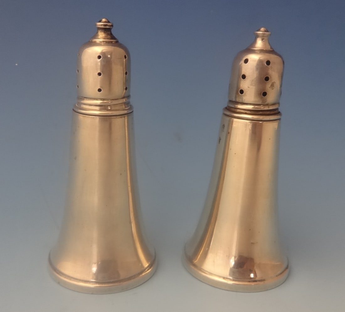 Revere Sterling Silver Salt and Pepper Shakers 2pc Glass Lined: Revere Sterling Silver Salt and Pepper Shakers 2pc Glass Lined Enhance your dining experience with this elegant pair of Revere Sterling Silver Salt and Pepper Shakers. Crafted by the renowned Revere S