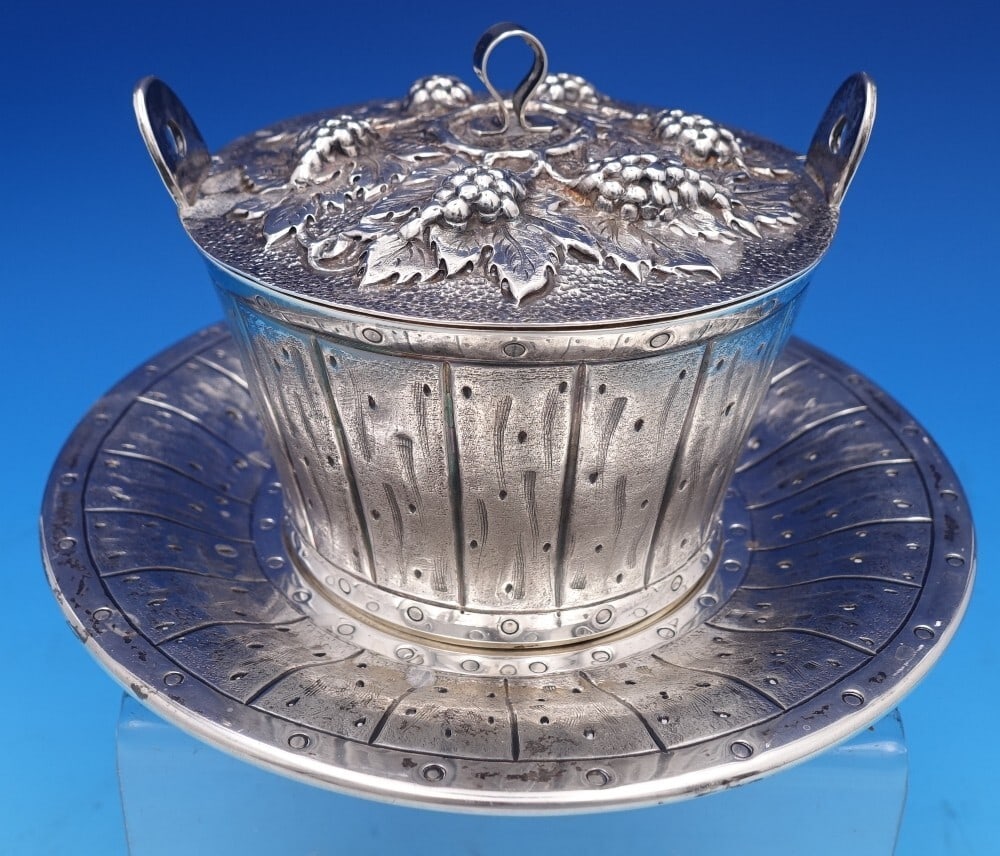 Italian Sterling Silver 2-Pc Fruit Bowl Set Grapes Design: Italian Sterling Silver 2-Pc Fruit Bowl Set Grapes Design This exquisite Italian sterling silver fruit bowl features a charming design shaped like a barrel of grapes, complete with intricate repousse