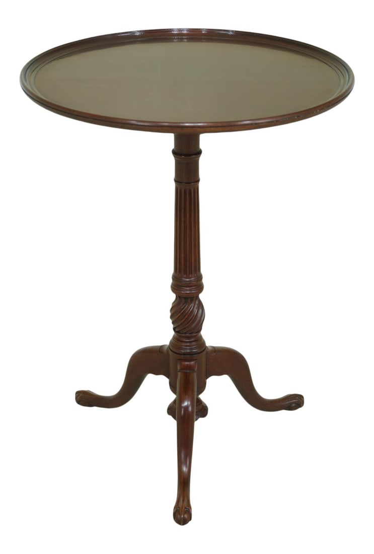 Henkel Harris Model 5611 Mahogany Occasional Table 18th Century Design: Henkel Harris Model 5611 Mahogany Occasional Table 18th Century Design This exquisite Henkel Harris Historic Salem Model 5611 Occasional Table showcases a classic design with fine carved details, embo