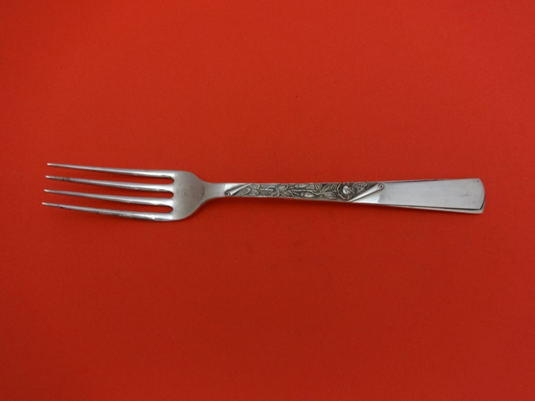 Stieff Rose Motif Sterling Silver Fork 7.25 Inch Flatware: Stieff Rose Motif Sterling Silver Fork 7.25 Inch Flatware This exquisite regular fork features the elegant Rose Motif pattern by Stieff, crafted from high-quality sterling silver. Measuring 7 1/4 inch