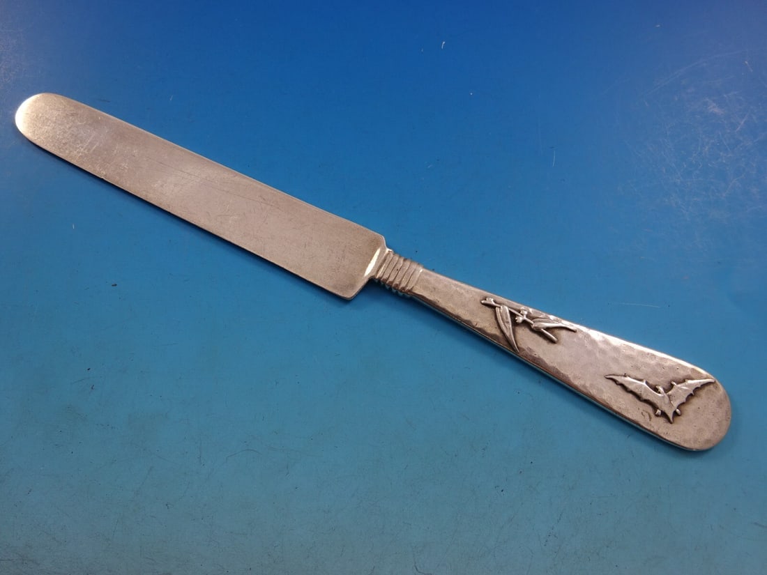 Shiebler Hammered and Applied Sterling Silver Tea Knife 8 inch Bat and Jack Flower: Shiebler Hammered and Applied Sterling Silver Tea Knife 8 inch Bat and Jack Flower This exquisite tea knife, crafted by Shiebler, showcases the distinguished Hammered and Applied pattern. Made from hi