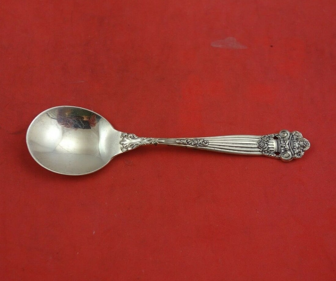 Towle Georgian Sterling Silver Chocolate Spoon 4.5 Inches: Towle Georgian Sterling Silver Chocolate Spoon 4.5 Inches This exquisite Georgian chocolate spoon by Towle is crafted from high-quality sterling silver and measures 4 1/2 inches in length. The spoon,