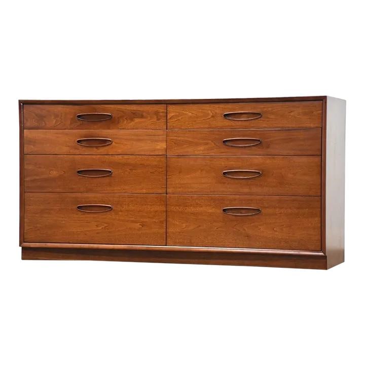 Mid Century Modern Henredon Walnut Dresser 1960s Eight Drawers: Mid Century Modern Henredon Walnut Dresser 1960s Eight Drawers This exquisite mid-century modern dresser, crafted from walnut, features a timeless design with eight spacious drawers and elegant inset