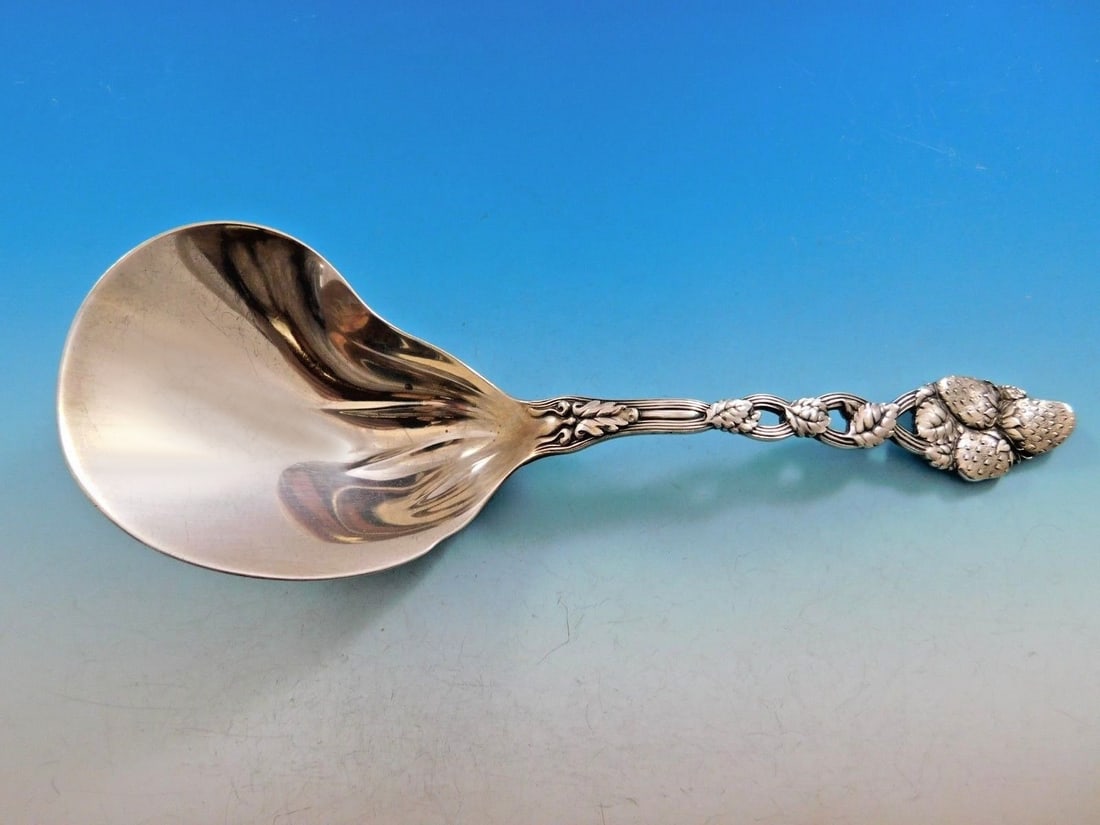 Tiffany & Co Strawberry Vine Sterling Silver Berry Spoon 9.5" Conch Shell: Tiffany & Co Strawberry Vine Sterling Silver Berry Spoon 9.5" Conch Shell Presenting an exquisite sterling silver berry spoon from Tiffany & Co., featuring the elegant Strawberry Vine pattern. This ex