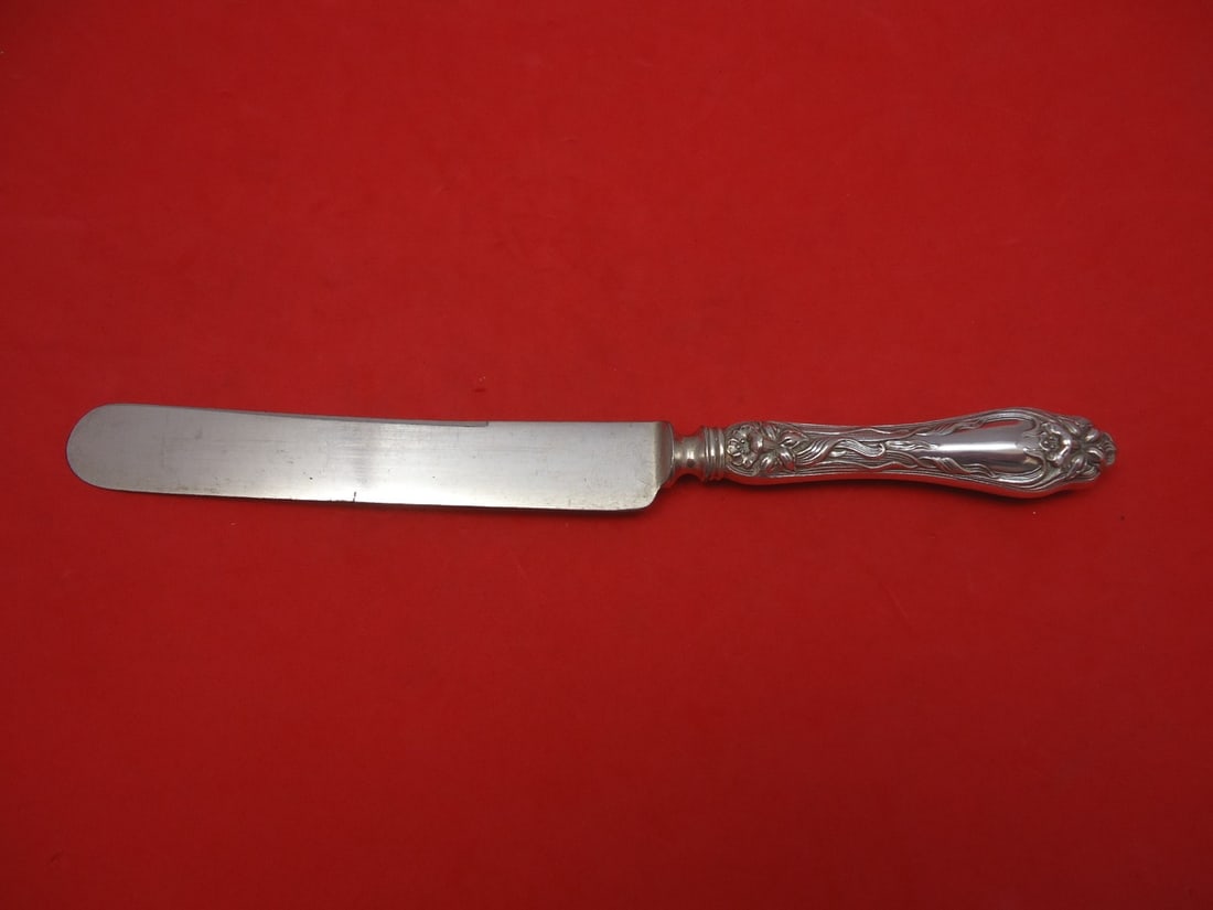 Lunt Narcissus Sterling Silver Dinner Knife 9.5" Old French Style: Lunt Narcissus Sterling Silver Dinner Knife 9.5" Old French Style This exquisite dinner knife features the Narcissus pattern by Lunt, crafted with a sterling silver hollow handle and a silverplate bla