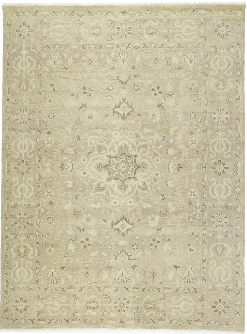 Handmade 9x12 ft Transitional Oriental Wool Rug Floral Design: Handmade 9x12 ft Transitional Oriental Wool Rug Floral Design Enhance your living space with this exquisite 9' x 12' handmade transitional oriental rug, featuring a muted floral design in soft shades