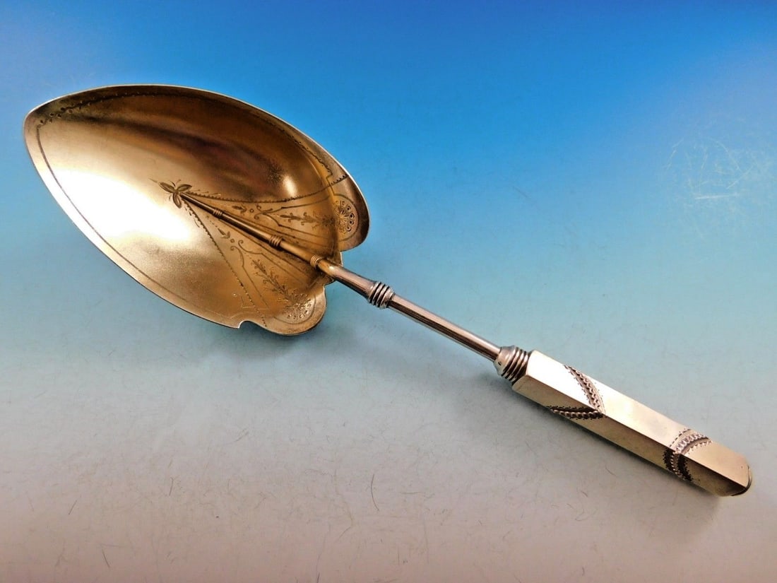 Gorham Hindoo Sterling Silver Pudding Spoon 9 3/4 inch Brite-Cut Design: Gorham Hindoo Sterling Silver Pudding Spoon 9 3/4 inch Brite-Cut Design Elevate your dining experience with this exquisite serving spoon from the renowned Gorham brand, featuring the elegant Hindoo pa