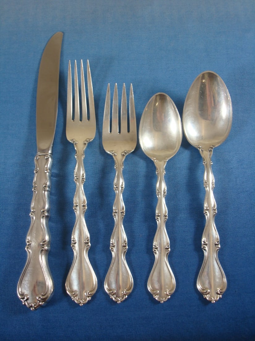 Towle Country Manor Sterling Silver Flatware Set for 12 60 Pieces with Bonus Chest: Towle Country Manor Sterling Silver Flatware Set for 12 60 Pieces with Bonus Chest Enhance your dining experience with the exquisite Country Manor flatware set by Towle, crafted from high-quality ster