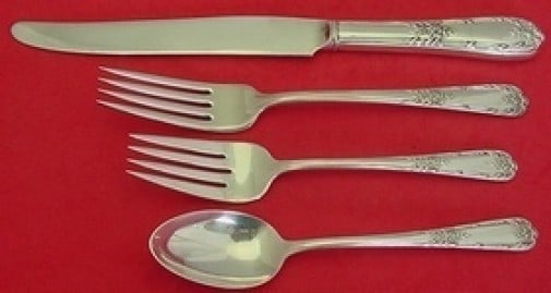 International Sterling Silver Splendor 4-Piece Place Setting: International Sterling Silver Splendor 4-Piece Place Setting Introducing the Splendor by International Sterling Silver Regular Size Place Setting, a beautiful 4-piece set in excellent pre-owned condit