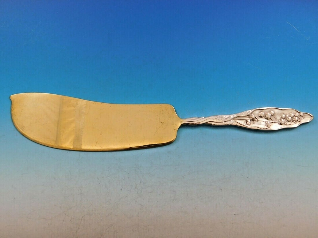 Whiting Sterling Silver Ice Cream Slice Lily of the Valley 12.5": Whiting Sterling Silver Ice Cream Slice Lily of the Valley 12.5" This exquisite ice cream slice from Whiting, crafted in sterling silver, measures 12 1/2" and features the elegant Lily of the Valley p