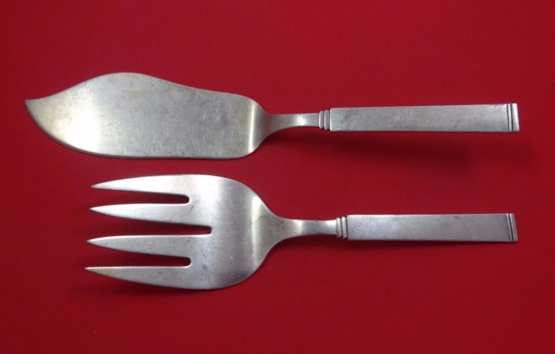 W & S Sorensen Funkis III Sterling Silver Fish Serving Set 2pc: W & S Sorensen Funkis III Sterling Silver Fish Serving Set 2pc Enhance your dining experience with the Funkis III Fish Serving Set by W & S Sorensen, crafted from high-quality sterling silver. This el