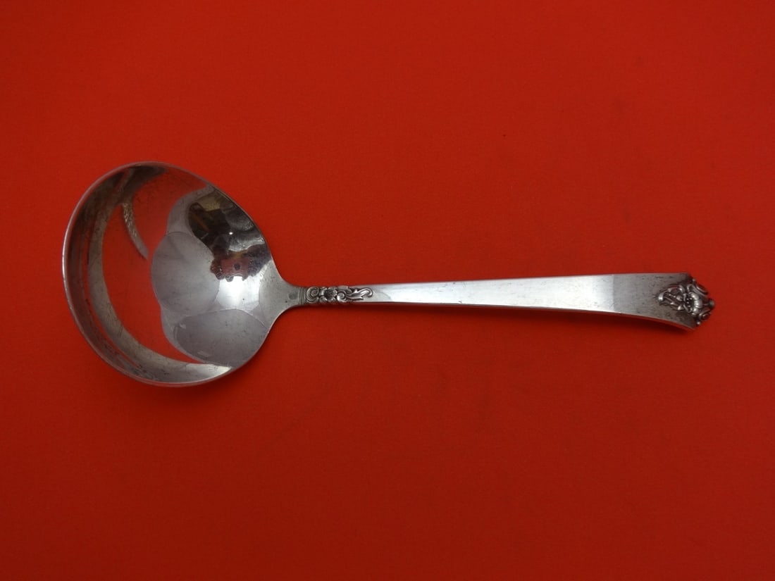 Royal Crest Castle Rose Sterling Silver Gravy Ladle 6.5 Inches: Royal Crest Castle Rose Sterling Silver Gravy Ladle 6.5 Inches Enhance your dining experience with this exquisite Castle Rose Gravy Ladle from Royal Crest. Crafted from high-quality sterling silver, t
