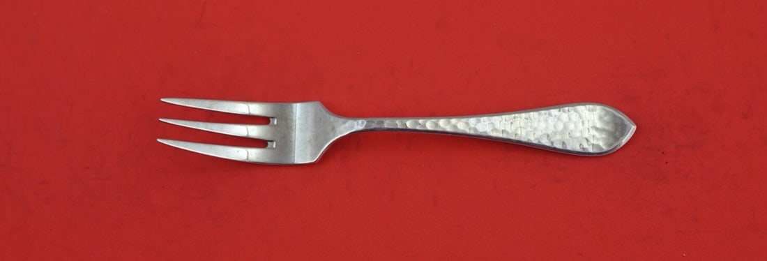 Robbe & Berking Martele Sterling Silver 3-Tine Salad Fork 5 7/8": Robbe & Berking Martele Sterling Silver 3-Tine Salad Fork 5 7/8" This exquisite salad fork from the renowned Martele pattern by Robbe & Berking features a classic 3-tine design. Crafted from high-qual