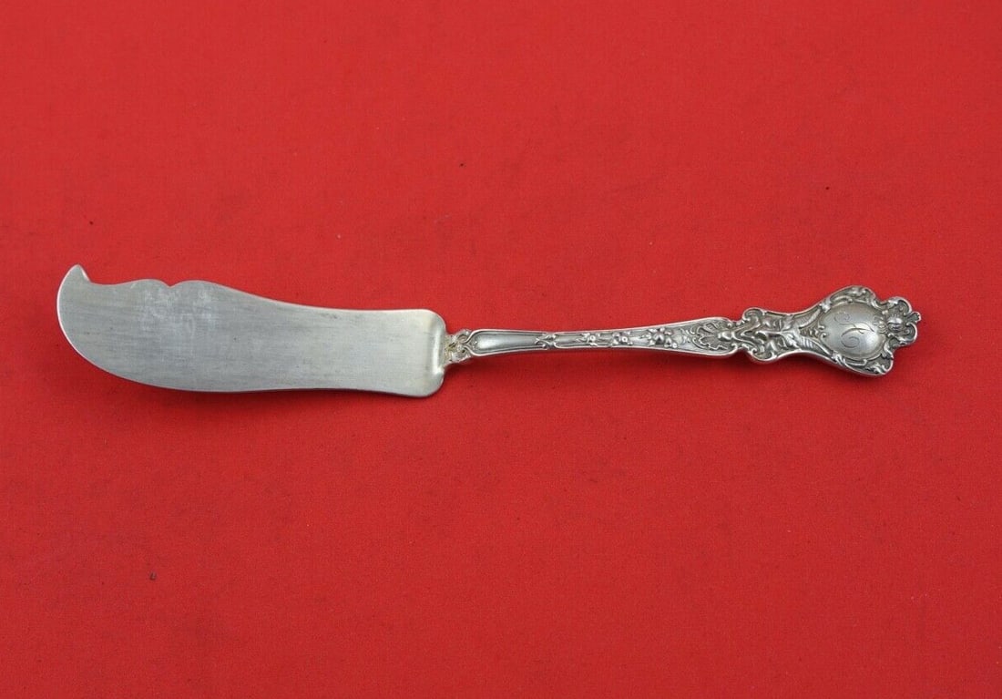 Alvin Nuremburg Sterling Silver Master Butter Knife 7": Alvin Nuremburg Sterling Silver Master Butter Knife 7" Discover the elegance of the Nuremburg by Alvin Sterling Silver Master Butter Knife. This exquisite piece features a flat handle design and measu