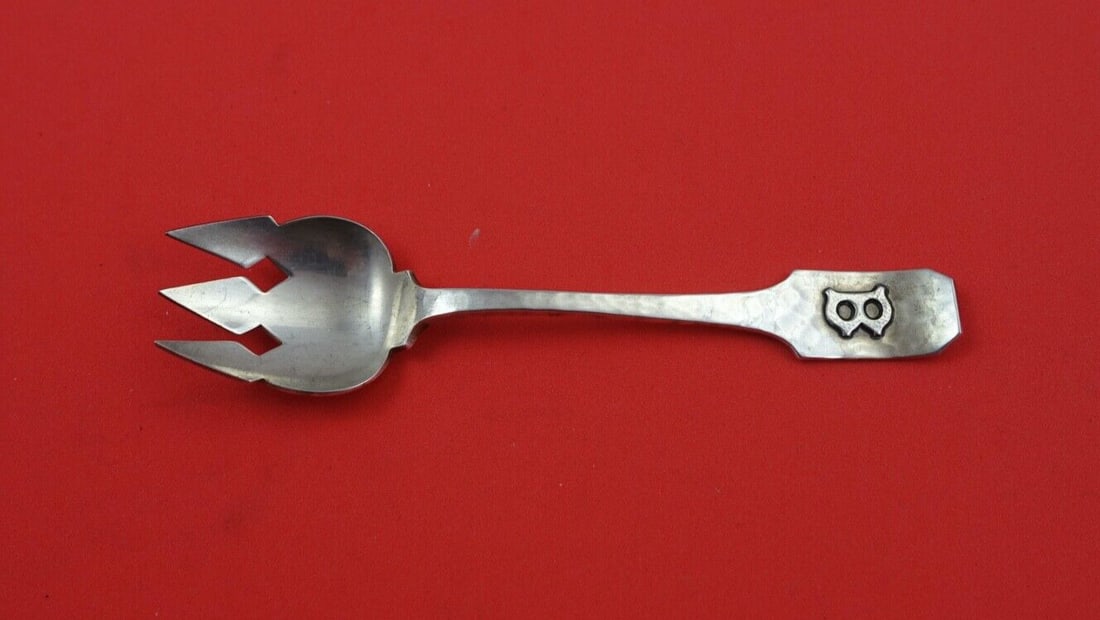 Shreve Norman Hammered Sterling Silver Ice Cream Fork Monogram B 5 Inch: Shreve Norman Hammered Sterling Silver Ice Cream Fork Monogram B 5 Inch This exquisite ice cream fork features the elegant Norman Hammered pattern by Shreve, crafted from high-quality sterling silver.