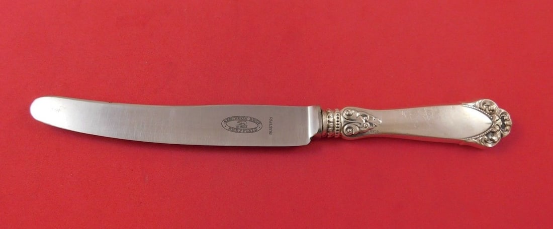 Brodrene Lohne Laila Sterling Silver Dinner Knife 9.5": Brodrene Lohne Laila Sterling Silver Dinner Knife 9.5" This exquisite dinner knife from Brodrene Lohne features a hollow handle crafted from sterling silver, paired with a stainless steel blade. Measu