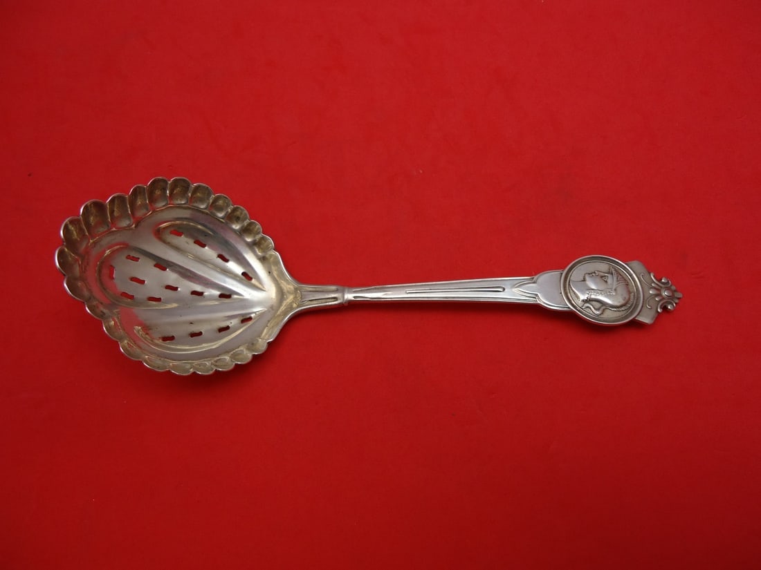 Sterling Silver Sugar Sifter 7 Inches Lion T Shield Hallmark: Sterling Silver Sugar Sifter 7 Inches Lion T Shield Hallmark This exquisite sugar sifter is crafted from sterling silver and features a striking lion and T shield hallmark. Measuring 7 inches in lengt