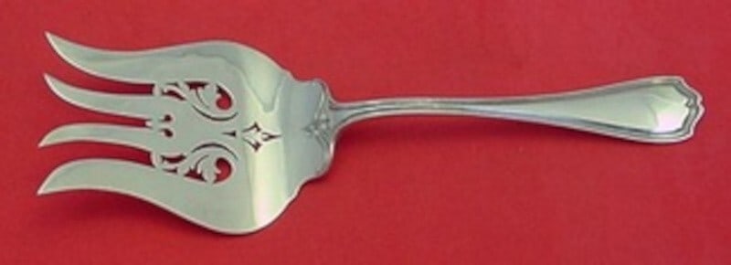 Reed and Barton Hepplewhite Sterling Silver Fish Serving Fork 9 3/4 inch: Reed and Barton Hepplewhite Sterling Silver Fish Serving Fork 9 3/4 inch This exquisite fish serving fork, crafted by Reed & Barton, showcases the elegant Hepplewhite pattern. Made from high-quality s