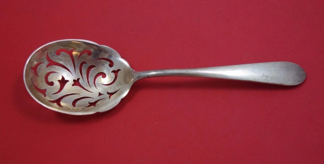 Kirk-Stieff Wadefield Sterling Silver Ice Spoon 8 3/8 inches: Kirk-Stieff Wadefield Sterling Silver Ice Spoon 8 3/8 inches Discover the elegance of the Wadefield pattern by Kirk-Stieff with this exquisite sterling silver ice spoon. Measuring 8 3/8 inches, this s