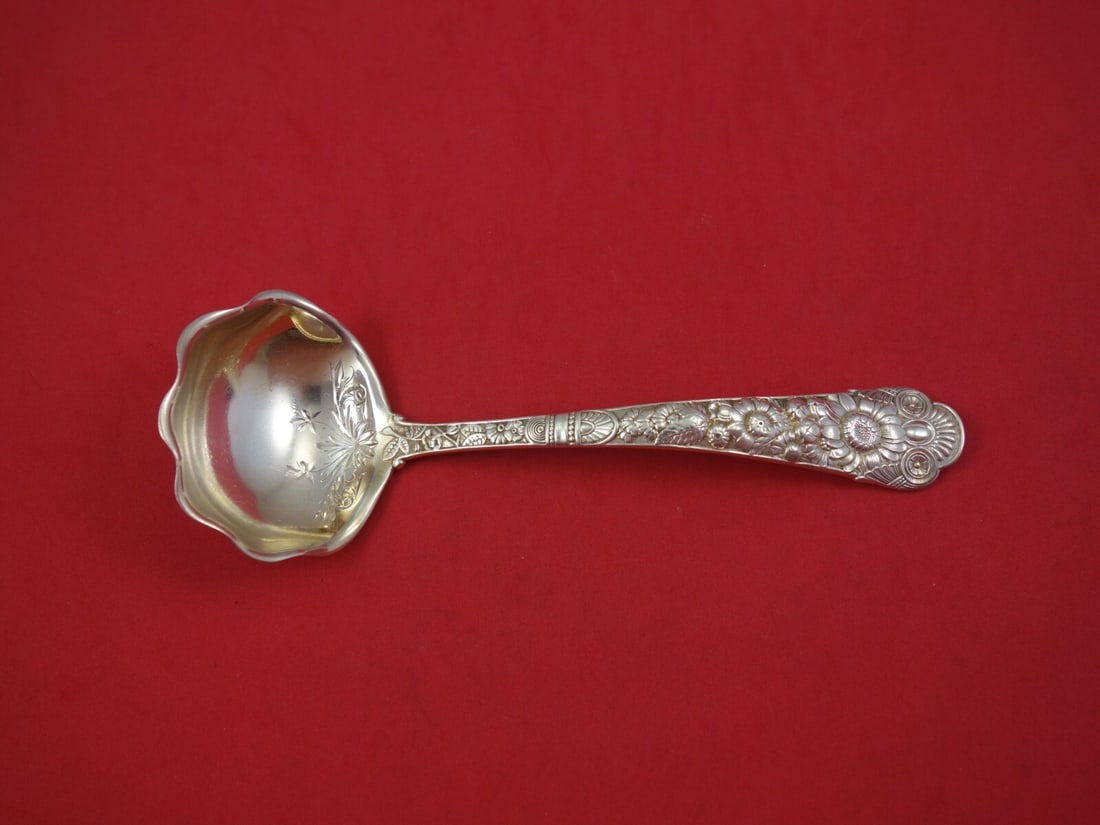 Gorham Cluny Sterling Silver Gravy Ladle Bright-Cut 7 3/8 Inch: Gorham Cluny Sterling Silver Gravy Ladle Bright-Cut 7 3/8 Inch Experience the elegance of the Cluny pattern with this exquisite sterling silver gravy ladle by Gorham. Measuring 7 3/8 inches, this brig