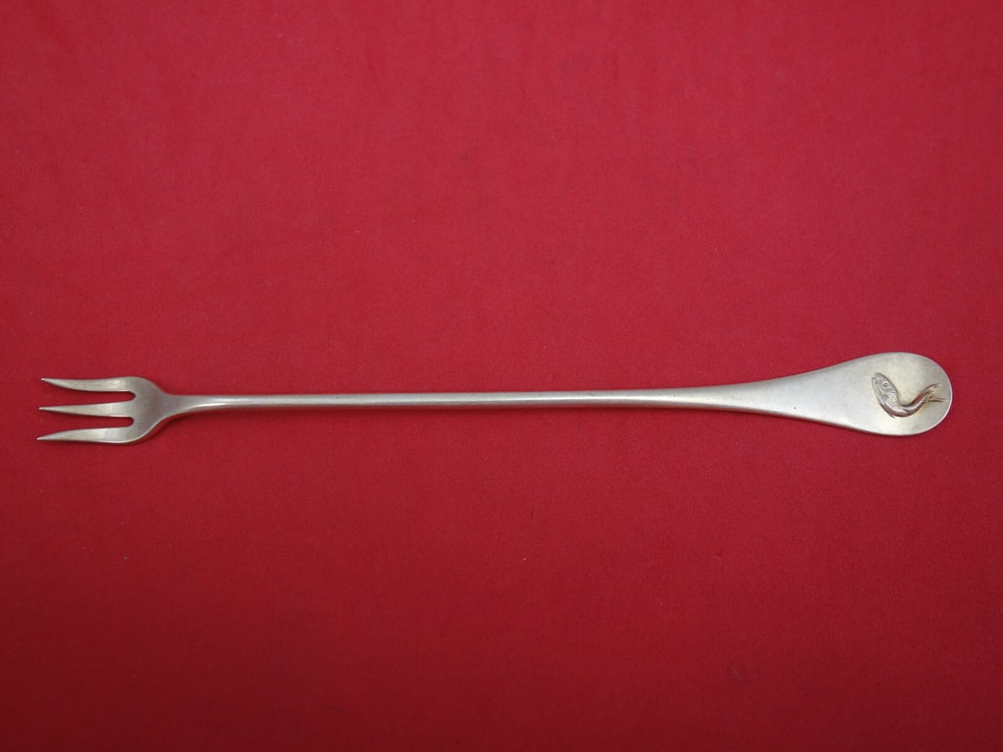 Durgin Sterling Silver Lobster Pick with Fish Design 7 1/4": Durgin Sterling Silver Lobster Pick with Fish Design 7 1/4" This exquisite lobster pick from Durgin is crafted from high-quality sterling silver, featuring an elegant applied fish design. Measuring 7