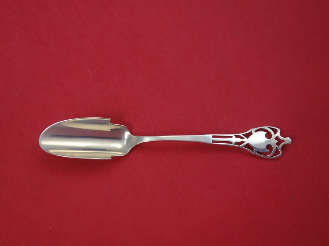 Watson Sterling Silver Putnam Cheese Scoop 5 3/4 Inch Server: Watson Sterling Silver Putnam Cheese Scoop 5 3/4 Inch Server Experience the elegance of the Putnam pattern with this exquisite sterling silver cheese scoop by Watson. Crafted between 1900 and 1940, th