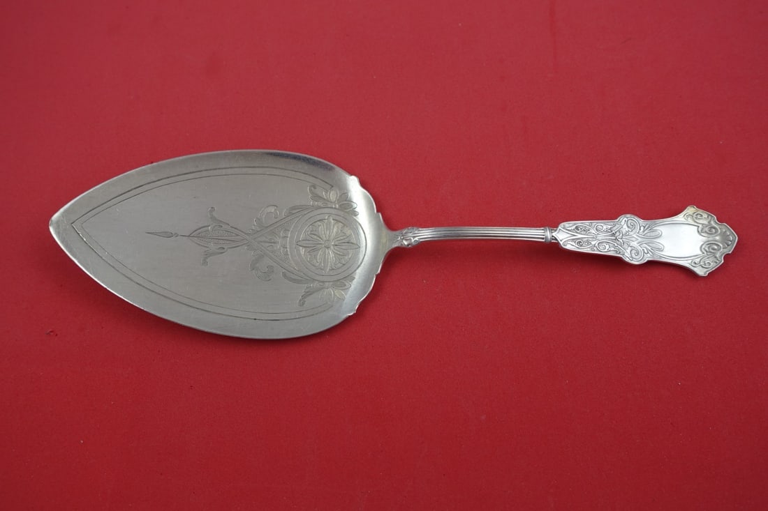 Whiting Alhambra Sterling Silver Pie Server Bright-Cut 8 3/4": Whiting Alhambra Sterling Silver Pie Server Bright-Cut 8 3/4" This exquisite Alhambra pie server by Whiting, crafted from sterling silver, showcases a bright-cut design that reflects the elegance of t