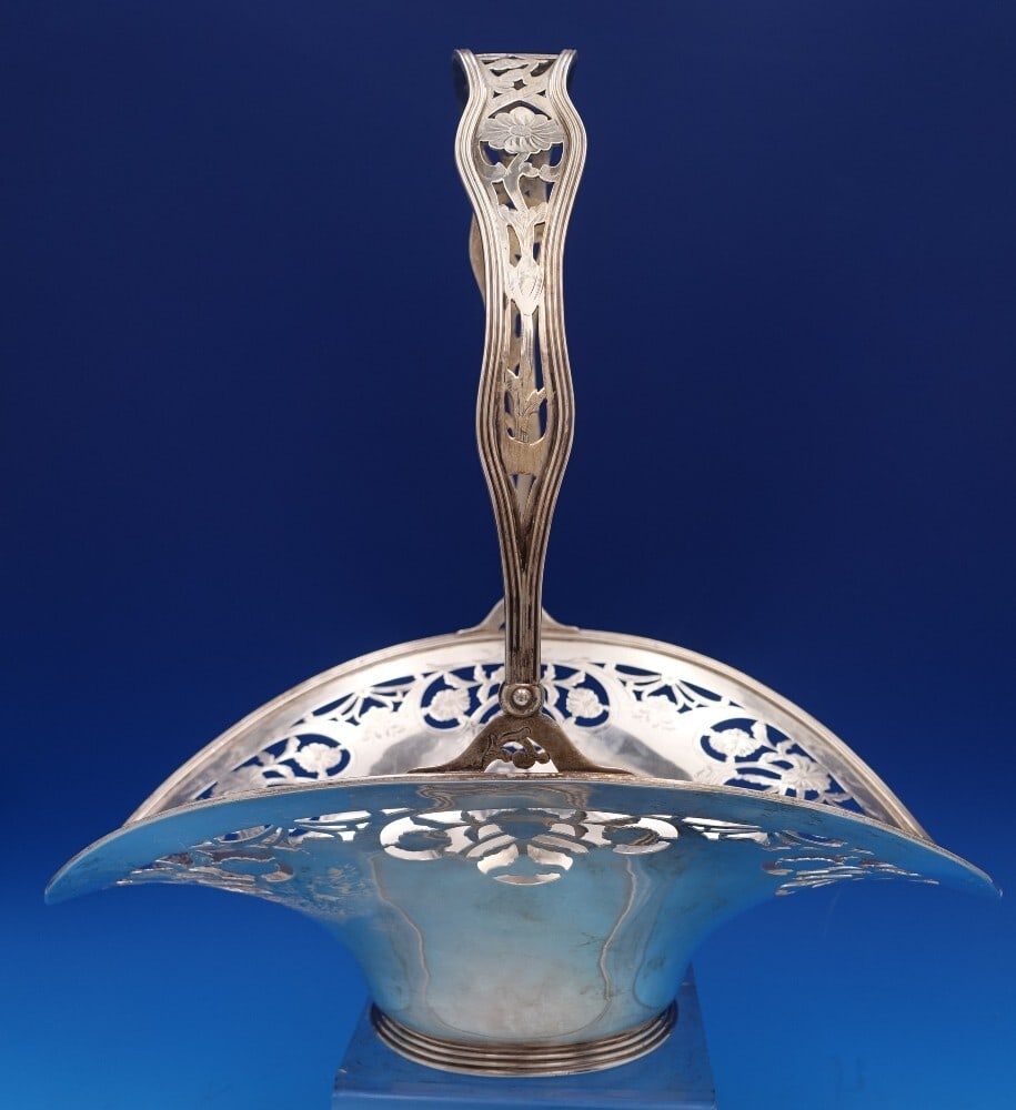 JE Caldwell Sterling Silver Daisy Fruit Basket with Swing Handle: JE Caldwell Sterling Silver Daisy Fruit Basket with Swing Handle This exquisite fruit basket by JE Caldwell showcases a stunning daisy motif and is crafted from high-quality sterling silver (.925). Da