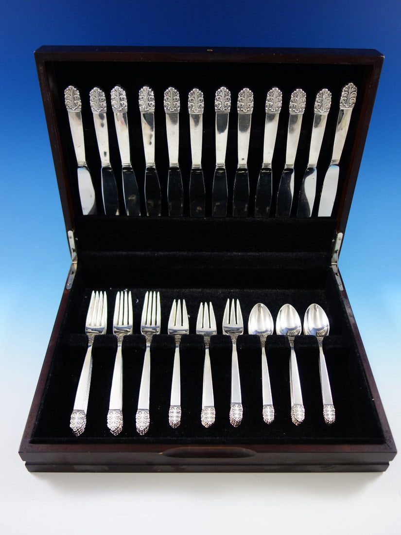 Mid-Century Modern Northern Lights Sterling Silver Flatware Set 48 Pieces: Mid-Century Modern Northern Lights Sterling Silver Flatware Set 48 Pieces Experience the elegance of the Northern Lights flatware set by International Silver, a stunning collection that epitomizes Mid