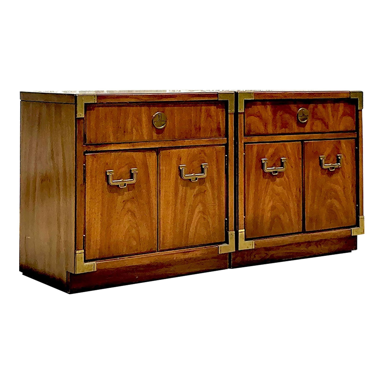 Vintage Boho Thomasville Campaign Nightstands Pair Sienna Wood Brass: Vintage Boho Thomasville Campaign Nightstands Pair Sienna Wood Brass Enhance your bedroom with this exquisite pair of Vintage Boho Thomasville Campaign Nightstands. These nightstands showcase a unique