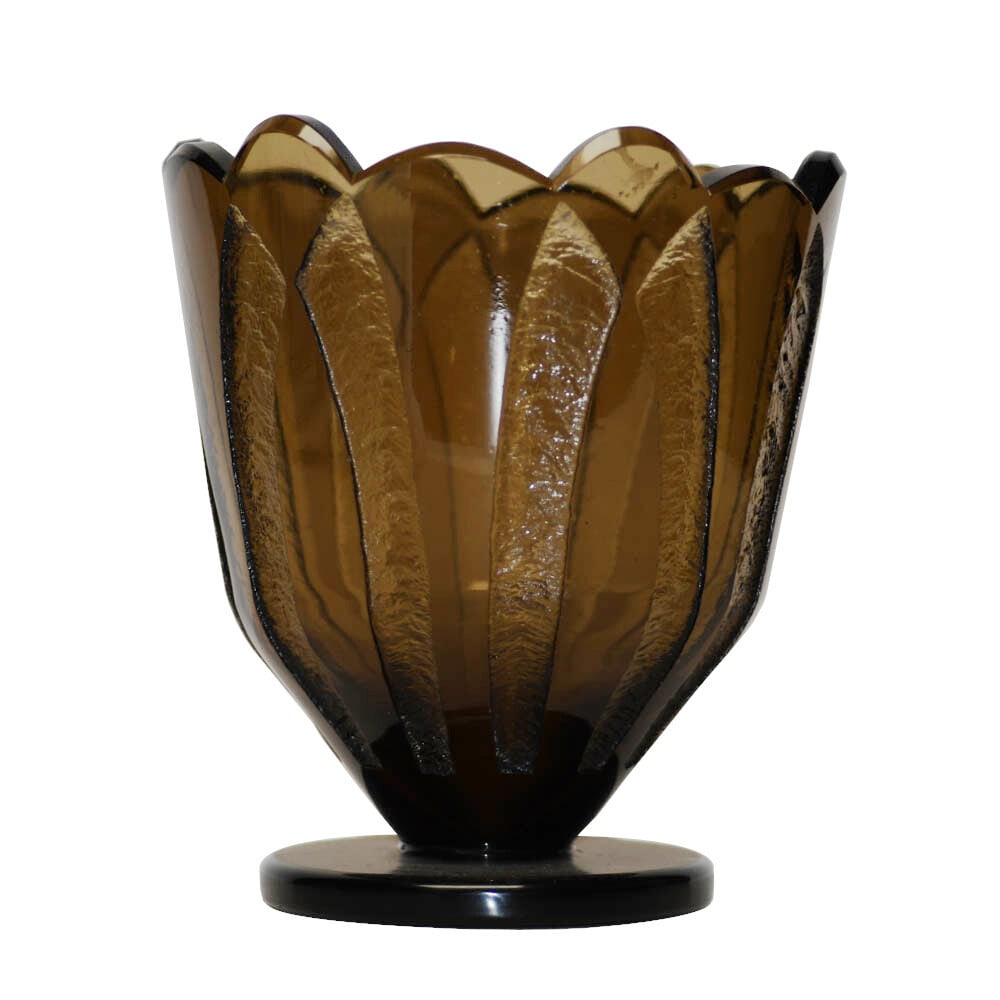 Schneider Art Deco Topaz Glass Vase Acid-Etched 6 x 7: Schneider Art Deco Topaz Glass Vase Acid-Etched 6 x 7 This exquisite medium-sized table vase showcases the elegance of Art Deco design with its acid-etched topaz glass finish. Crafted by the renowned