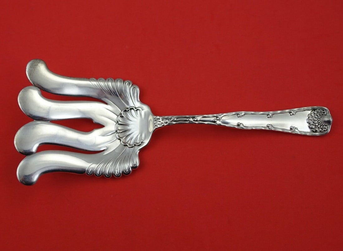 Tiffany & Co Wave Edge Sterling Silver Serving Fork 9 5/8 in: Tiffany & Co Wave Edge Sterling Silver Serving Fork 9 5/8 in This exquisite serving fork from Tiffany & Co. showcases the elegant Wave Edge pattern, a timeless design that enhances any dining experien