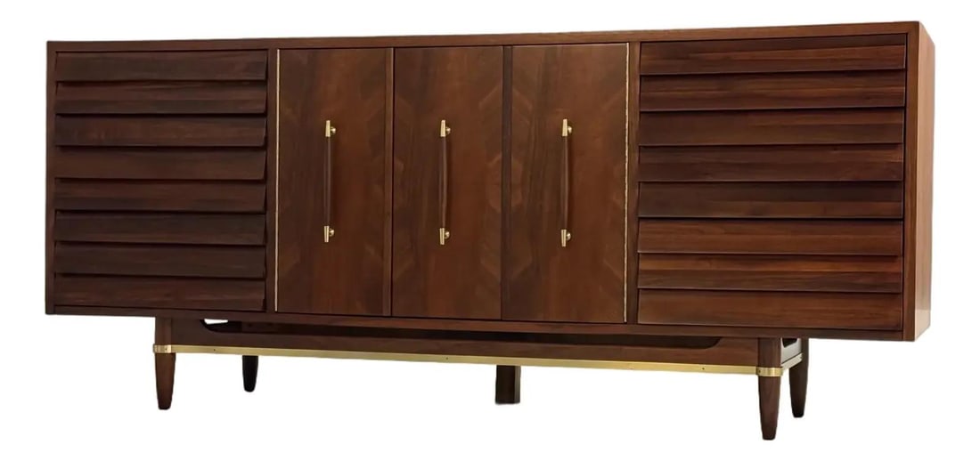 1960s American of Martinsville Walnut Dresser by Merton Gershun: 1960s American of Martinsville Walnut Dresser by Merton Gershun This exquisite mid-century modern dresser, designed by Merton Gershun for American of Martinsville, showcases a stunning walnut finish w