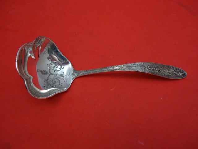 International Sterling Silver Wedgwood Gravy Ladle 6.75 Inch Serving: International Sterling Silver Wedgwood Gravy Ladle 6.75 Inch Serving This exquisite gravy ladle by International is crafted from high-quality sterling silver, showcasing the elegant Wedgwood pattern.