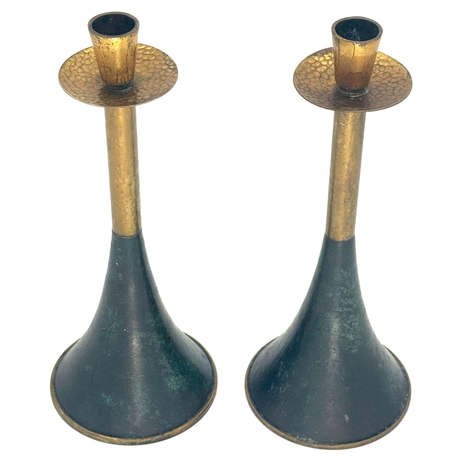 Italian Modern Gilt Patinated Brass Candlesticks Set of 2 1970s: Italian Modern Gilt Patinated Brass Candlesticks Set of 2 1970s This pair of Italian Modern Gilt and Patinated Brass Conical Candlesticks, crafted in the 1970s, showcases a stunning sculptural design.