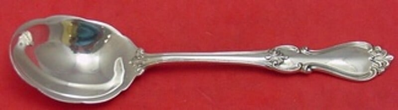 Towle Queen Elizabeth I Sterling Silver Spoon 6 Vintage: Towle Queen Elizabeth I Sterling Silver Spoon 6 Vintage This vintage 6" sugar spoon is crafted from high-quality sterling silver, featuring the elegant Queen Elizabeth I pattern by Towle. It showcases
