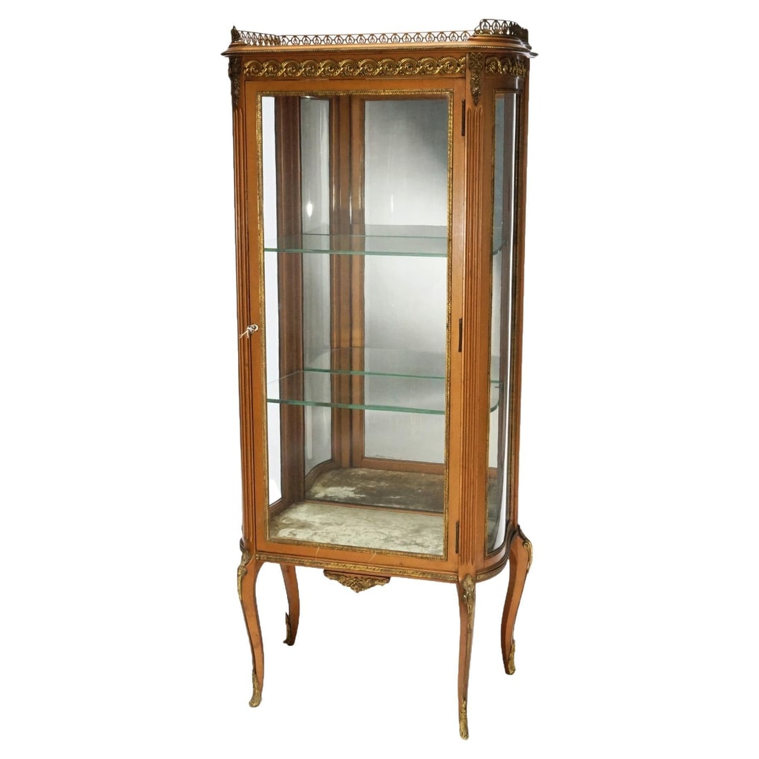 Antique French Louis XV Giltwood Mirrored Vitrine Circa 1890: Antique French Louis XV Giltwood Mirrored Vitrine Circa 1890 This exquisite Antique French Louis XV display vitrine, crafted around 1890, showcases a stunning giltwood construction with intricate ormo