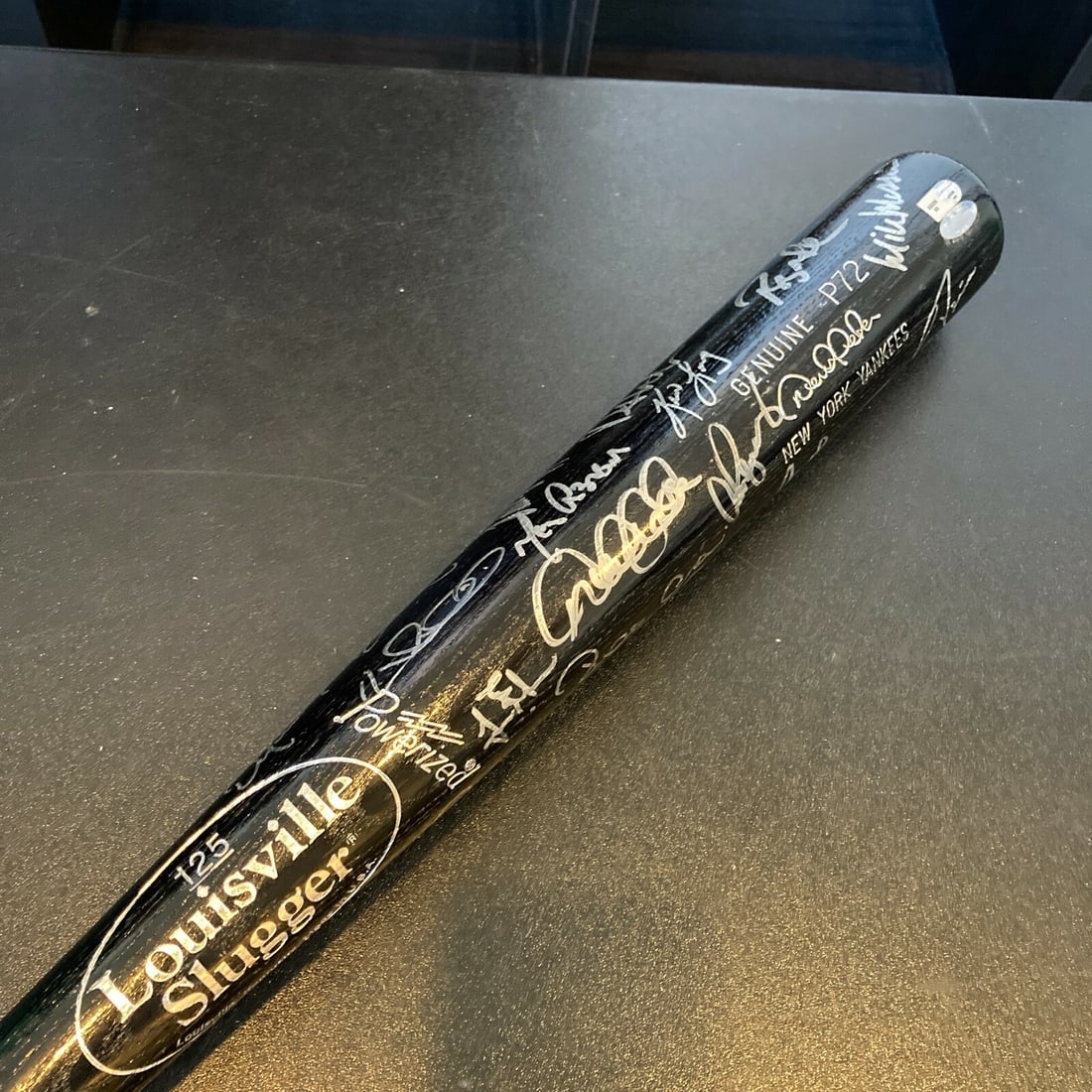2008 Yankees Team Signed Bat Derek Jeter Authenticated Steiner MLB: 2008 Yankees Team Signed Bat Derek Jeter Authenticated Steiner MLB This remarkable 2008 New York Yankees Team Signed Baseball Bat features the iconic Derek Jeter alongside other legends such as Alex R