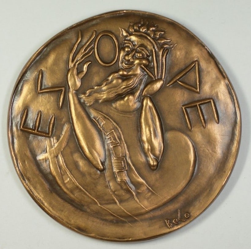 Belo Bronze Medal Depicting Lion and Owl from Aesop's Fables in Case: Belo Bronze Medal Depicting Lion and Owl from Aesop's Fables in Case This is a large French medal crafted in bronze and designed by Belo, featuring motifs from Aesop's Fables, specifically the lion an