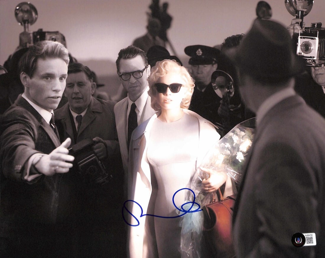 11x14 Photo Signed by Michelle Williams as Marilyn Monroe Beckett Authenticated: 11x14 Photo Signed by Michelle Williams as Marilyn Monroe Beckett Authenticated This is an original 11x14 photograph autographed by Michelle Williams, who portrayed Marilyn Monroe in the film "My Week
