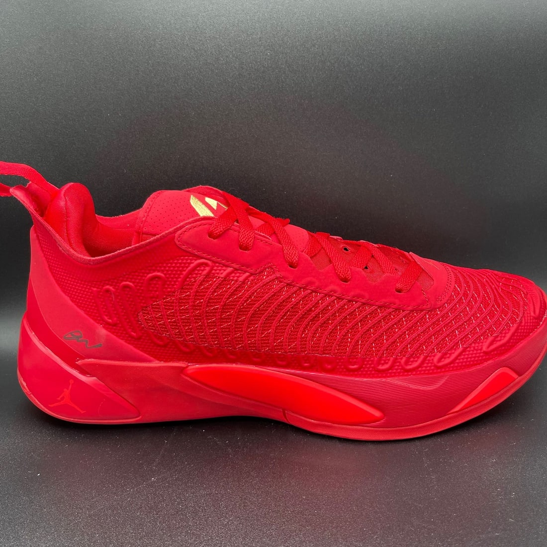 Luka Doncic Autographed Shoe PSA/DNA Authentic Basketball Collectible: Luka Doncic Autographed Shoe PSA/DNA Authentic Basketball Collectible Own a piece of basketball history with this autographed shoe signed by Luka Doncic, a standout player for the Los Angeles Lakers.